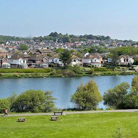 Modern 1 Bed Apartment Next To Beach And Golf Course Llanelli Exteriör bild