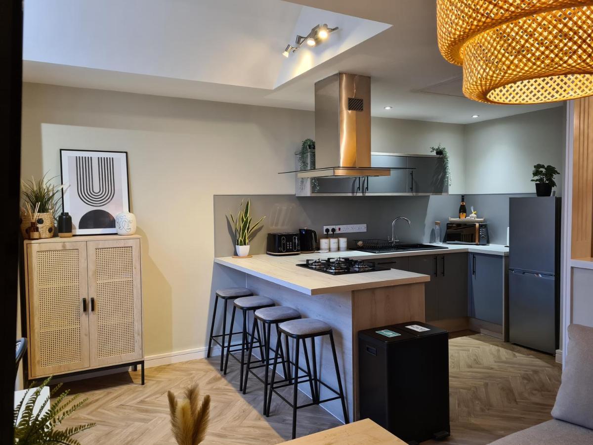 Modern 1 Bed Apartment Next To Beach And Golf Course Llanelli Exteriör bild