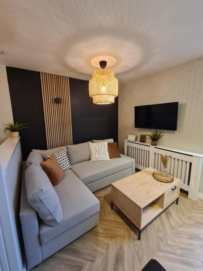 Modern 1 Bed Apartment Next To Beach And Golf Course Llanelli Exteriör bild