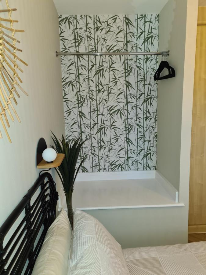 Modern 1 Bed Apartment Next To Beach And Golf Course Llanelli Exteriör bild