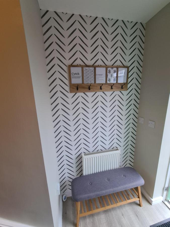 Modern 1 Bed Apartment Next To Beach And Golf Course Llanelli Exteriör bild