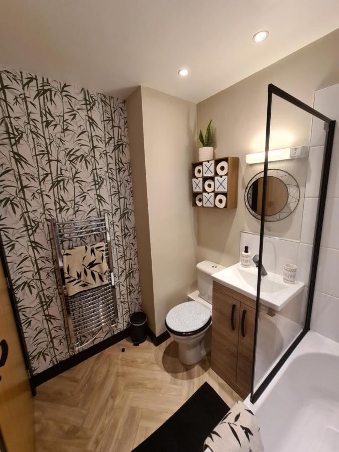 Modern 1 Bed Apartment Next To Beach And Golf Course Llanelli Exteriör bild