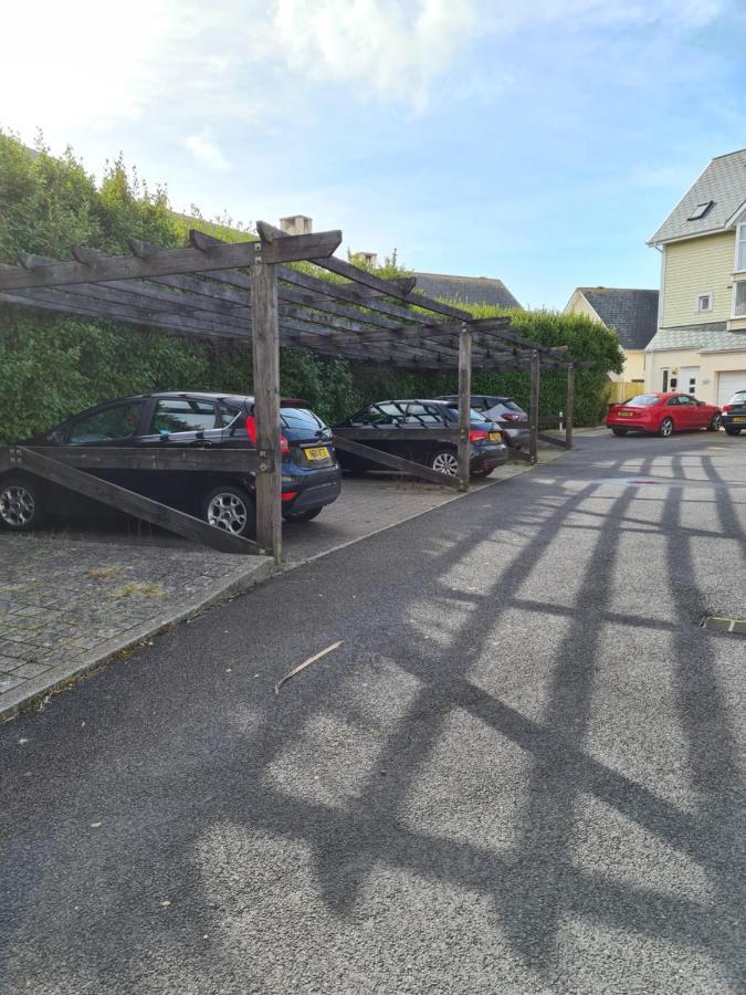 Modern 1 Bed Apartment Next To Beach And Golf Course Llanelli Exteriör bild