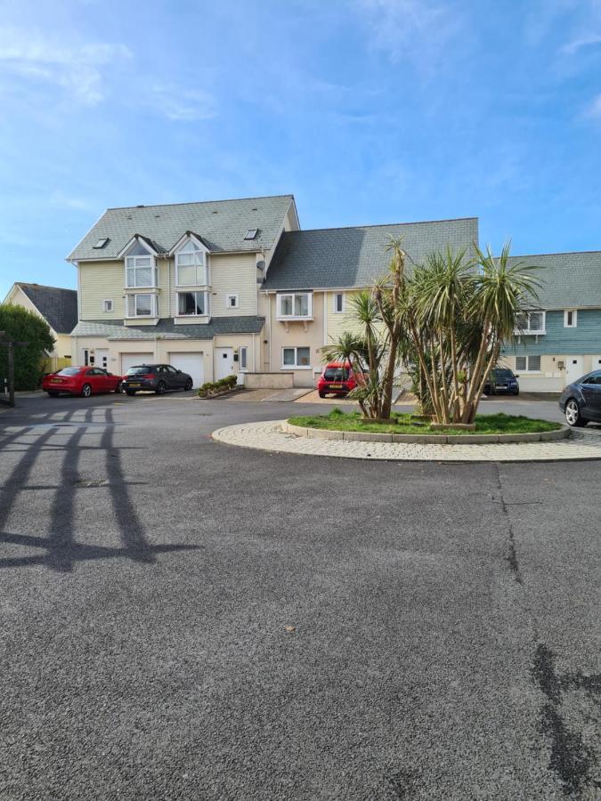 Modern 1 Bed Apartment Next To Beach And Golf Course Llanelli Exteriör bild