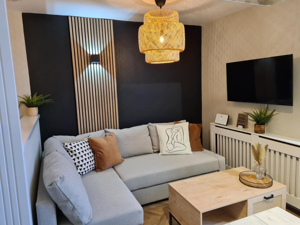 Modern 1 Bed Apartment Next To Beach And Golf Course Llanelli Exteriör bild
