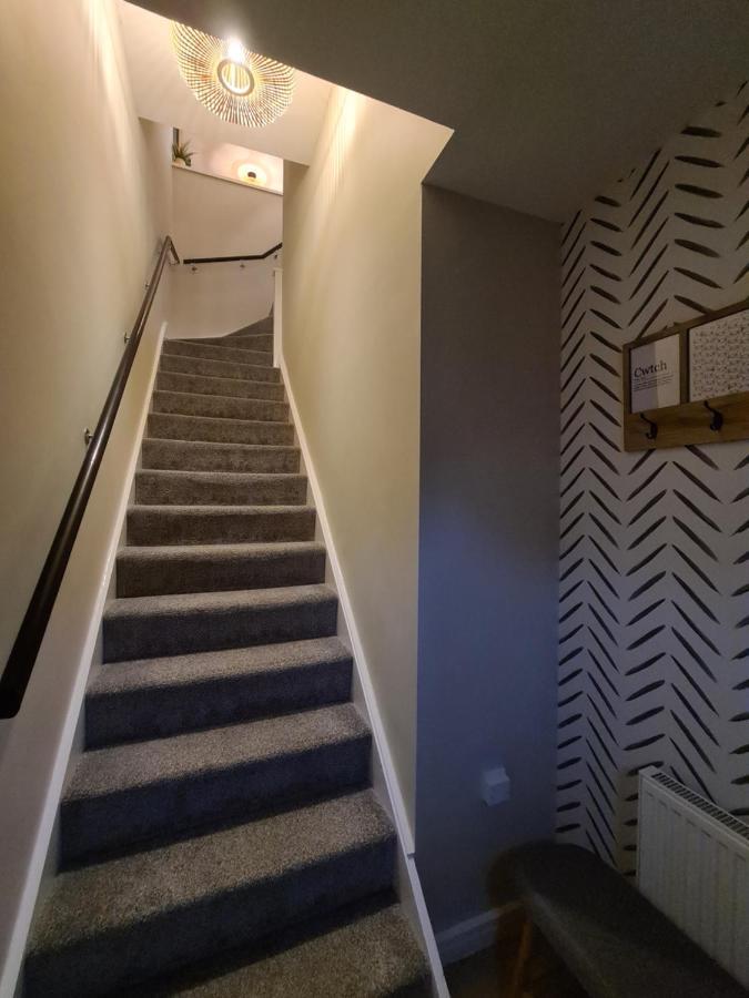 Modern 1 Bed Apartment Next To Beach And Golf Course Llanelli Exteriör bild