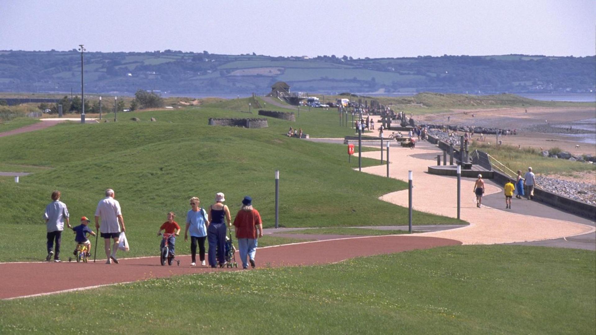 Modern 1 Bed Apartment Next To Beach And Golf Course Llanelli Exteriör bild