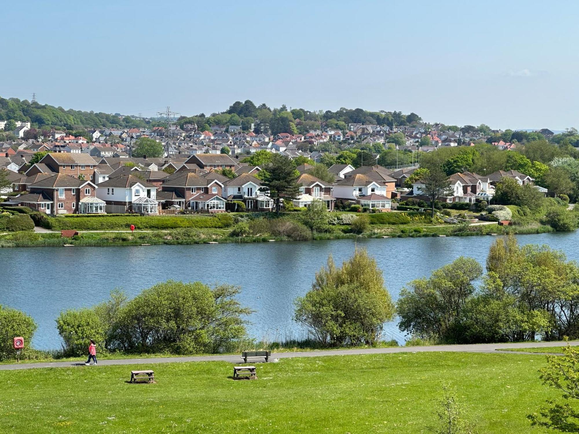 Modern 1 Bed Apartment Next To Beach And Golf Course Llanelli Exteriör bild